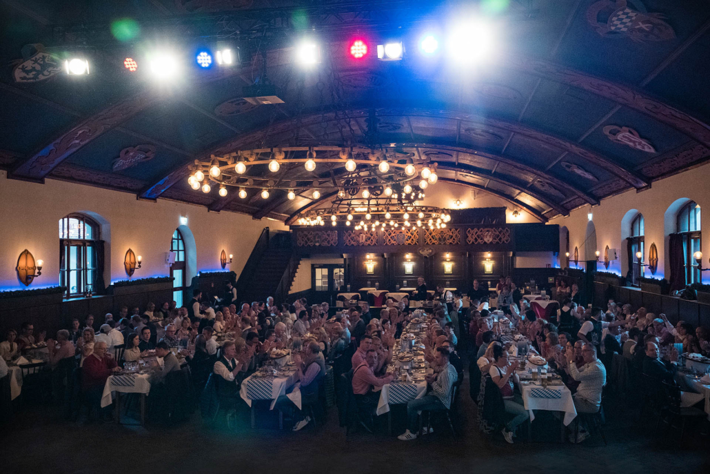 Festliche Veranstaltung in einem Saal