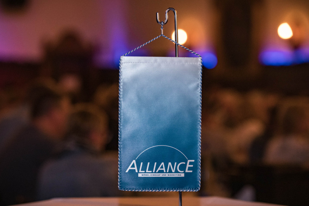 Ein Schild mit dem Wort 'ALLIANCE'.