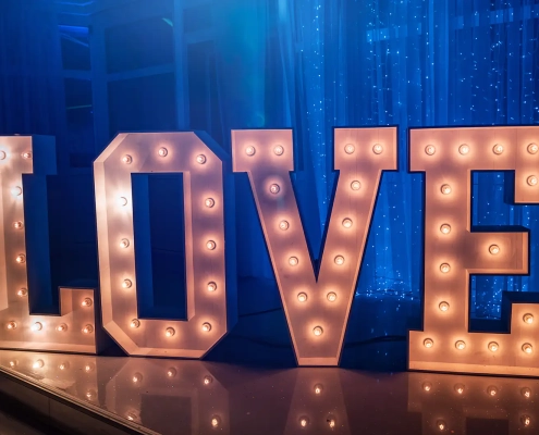 Love, Leuchtschrift, Hochzeitsfotograf Friedberg