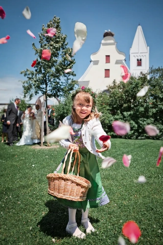 Blumenmädchen auf Hochzeit