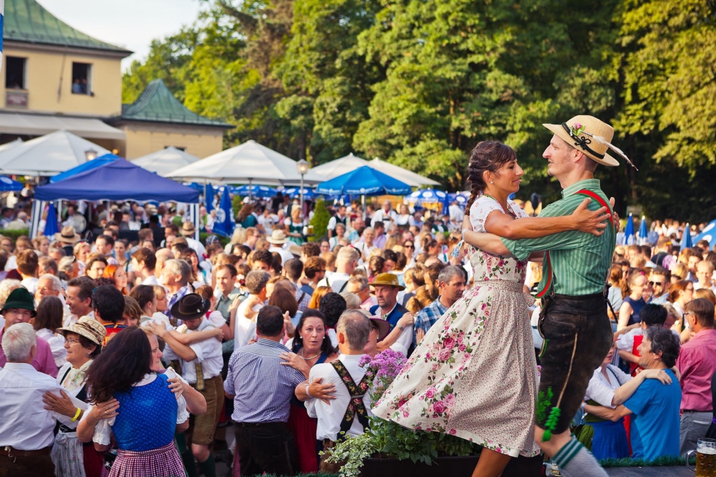 Kocherlball am Chinesischen Turm -