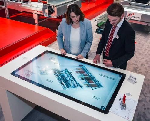 Interaktive Präsentation an einem Tisch