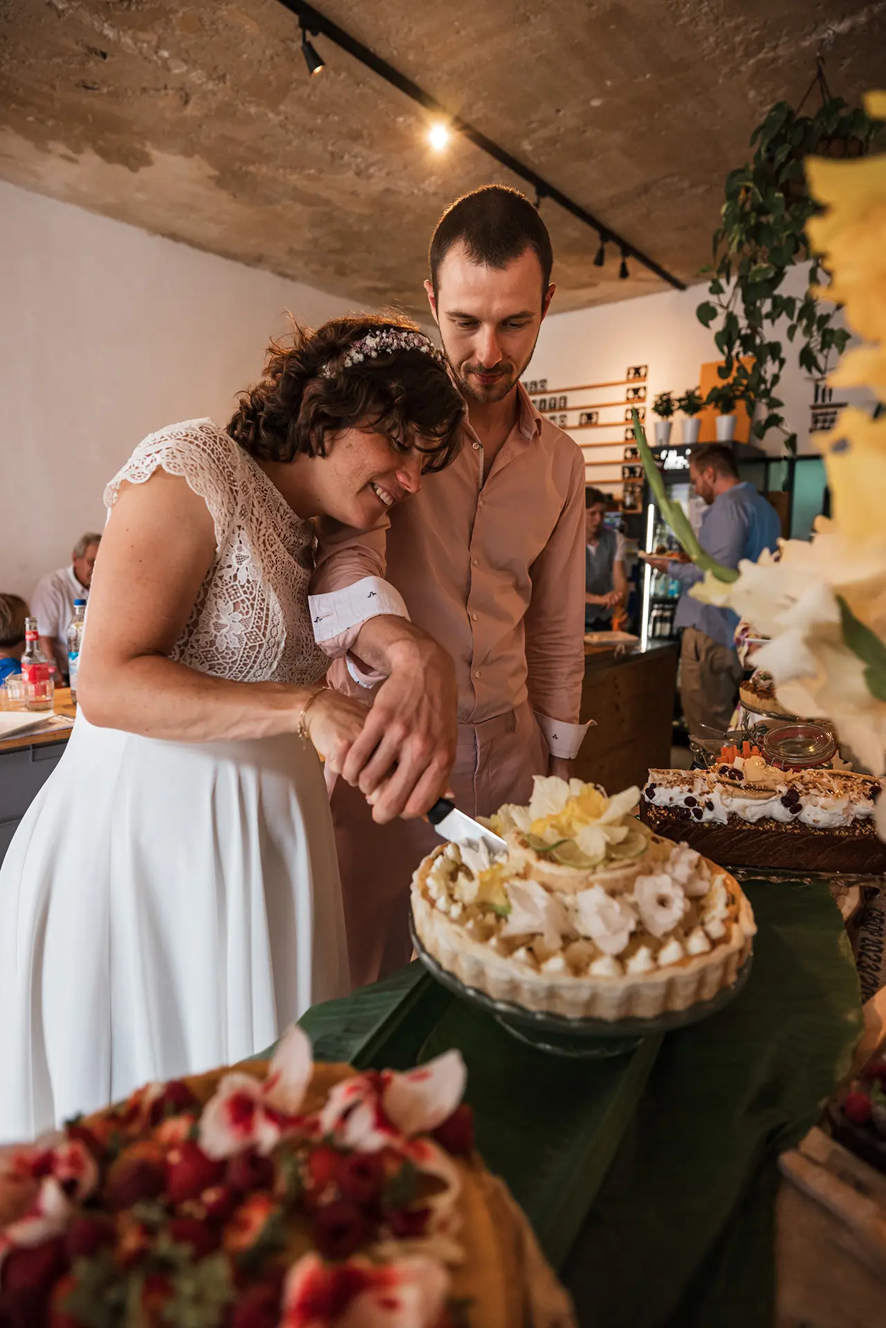 Hochzeitstorte und feierliche Stimmung